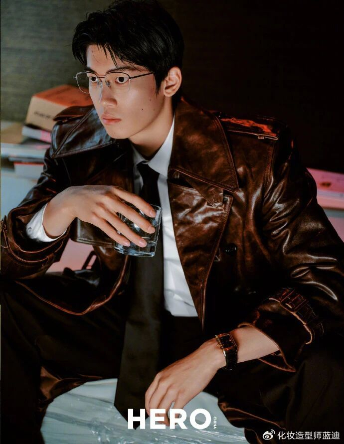 世界杯高清赛事直播入口-汪顺 HERO 创刊号封面：真正的英雄，从来都有双面人生|人物|泳池|锋芒|大片|时尚_新浪新闻