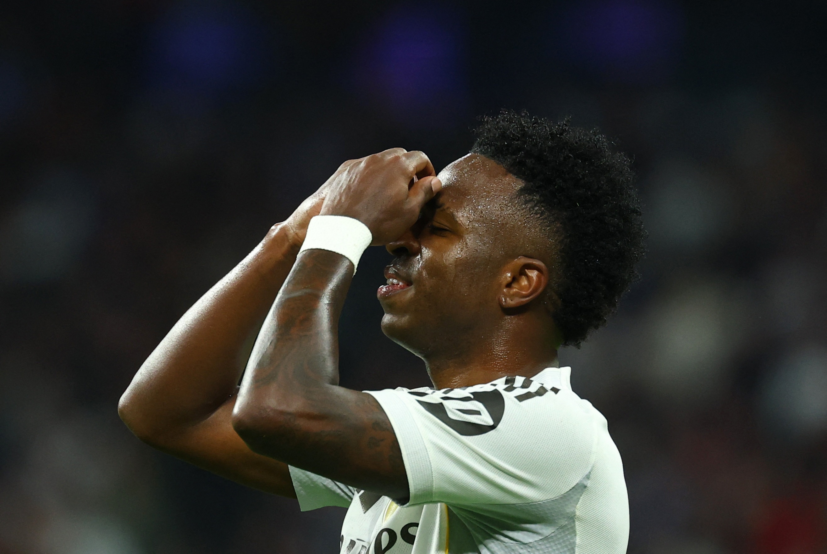 世界杯客户端安装说明-ESPN：阿隆索离任让维尼修斯续约出现转机，但工资条款差距仍很大