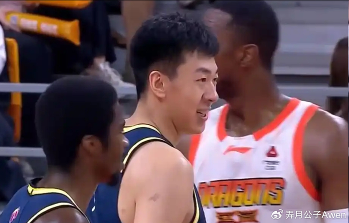 世界杯官方直播app官网下载最新版-0分0板3犯规！不止徐昕焦泊乔，CBA状元郎也被杜锋用废了|广东|王少杰|易建联|周琦|篮板_新浪新闻