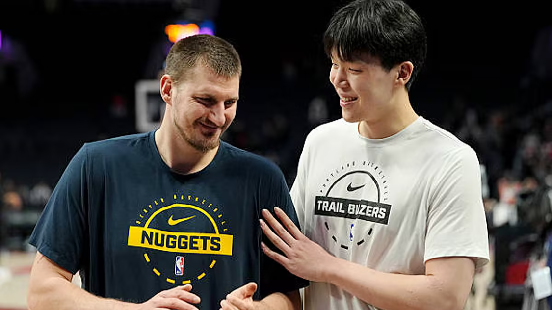 世界杯客户端安装说明-加时逆袭后，约基奇穿越全场去拥抱那个0分钟的中国小伙